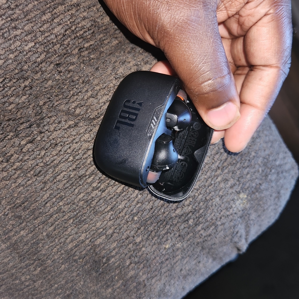 Pure bass zero noise Bluetooth tune230nc